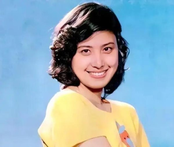 丰云股票 39岁为要孩子离婚，51岁再婚生儿女，她活成“枣花”真人生