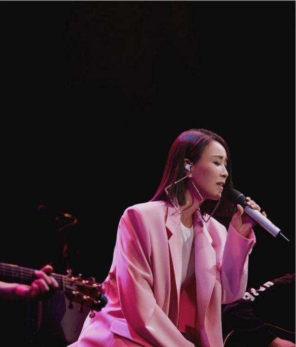 米升网 那英花儿与少年7封神现场：从乐坛天后到互联网小品之王的逆袭